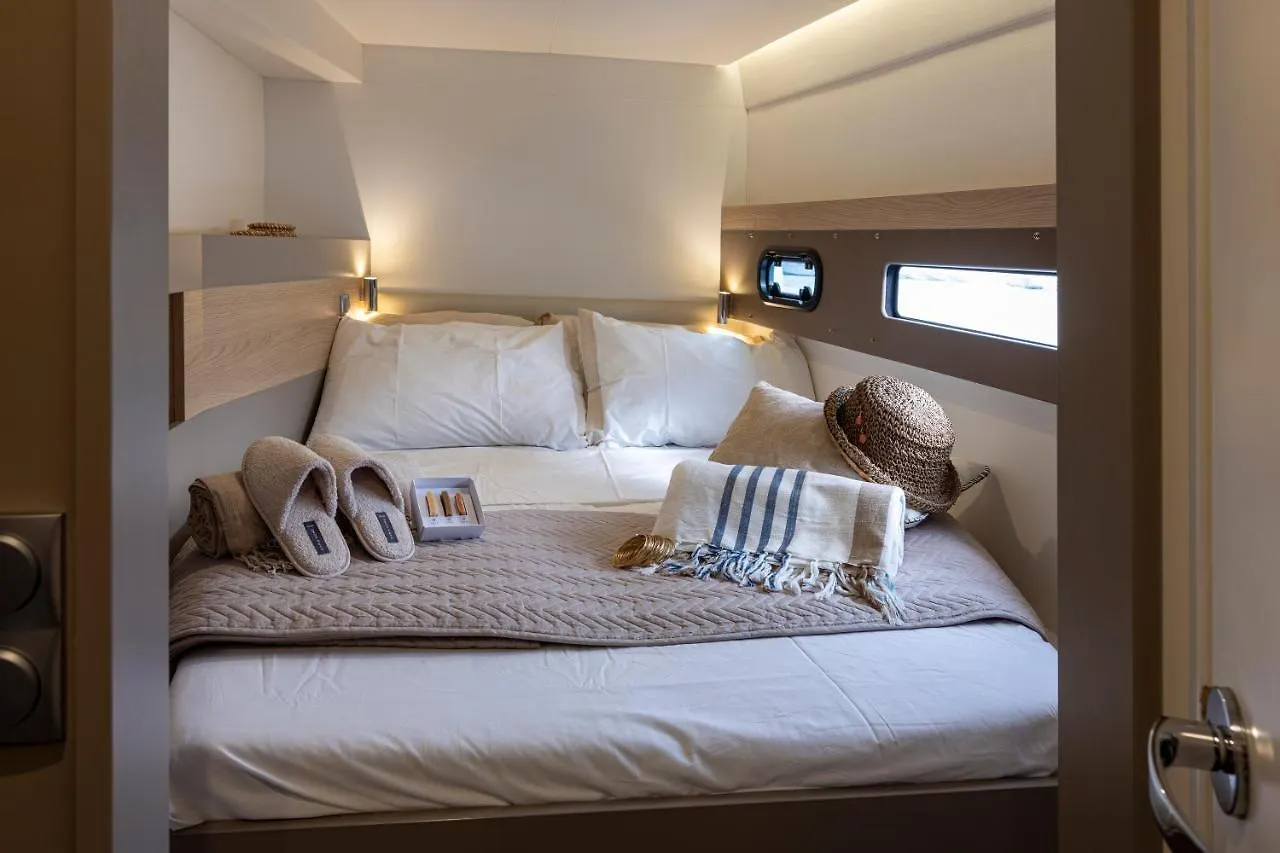 Botel Hotel Magnolia House Boat Palermo