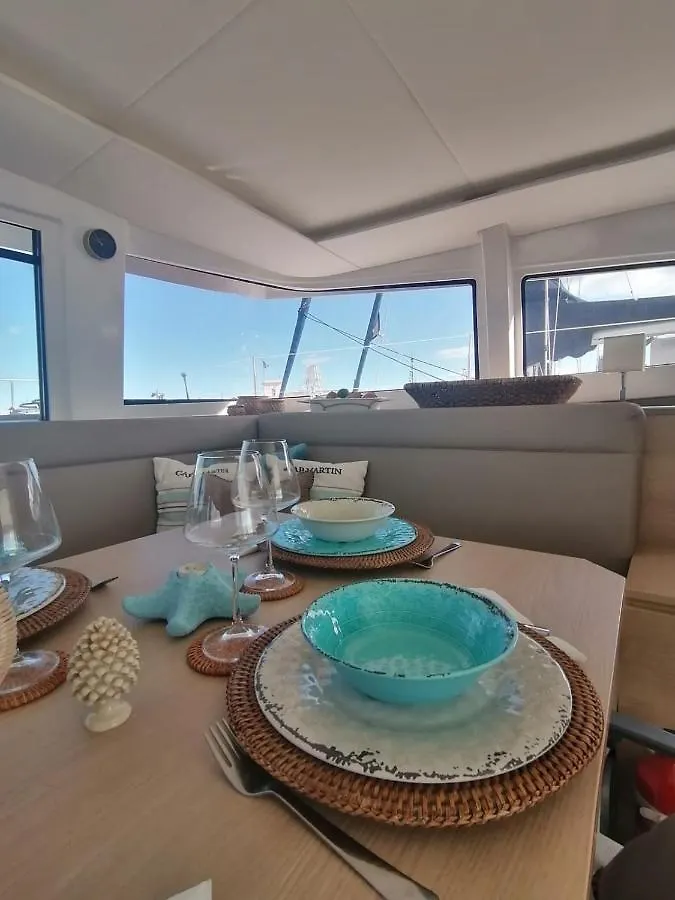 Magnolia House Boat Hotel Palermo Botel