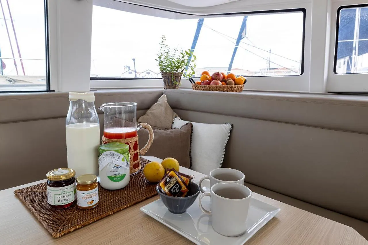 Magnolia House Boat Hotel Palermo